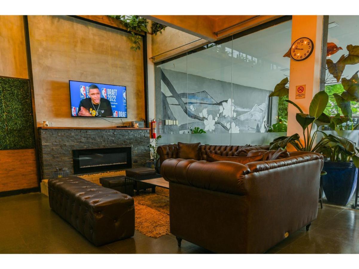 Capital O 890 Nami Hotel Tagaytay Tagaytay City Extérieur photo