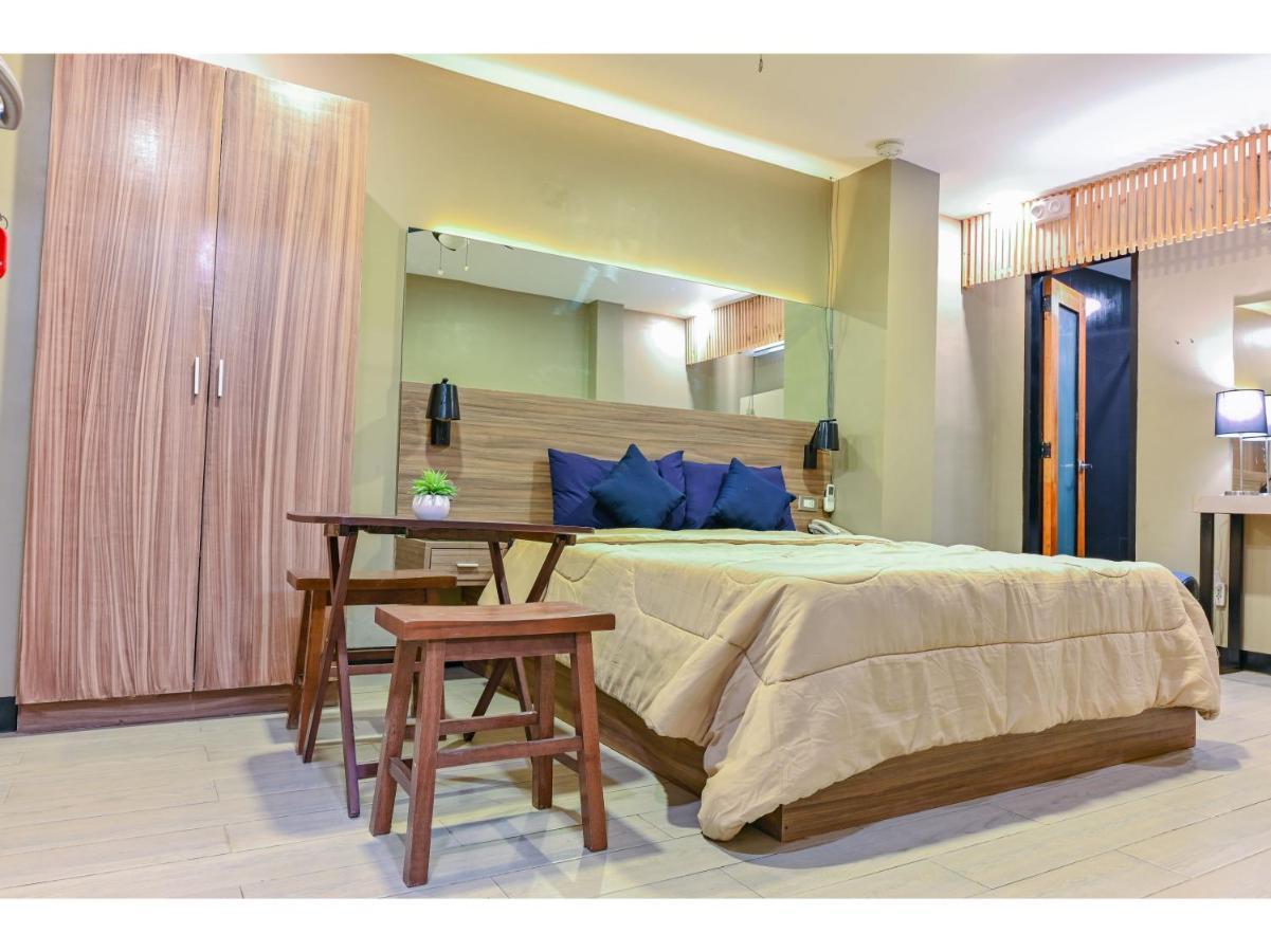 Capital O 890 Nami Hotel Tagaytay Tagaytay City Extérieur photo